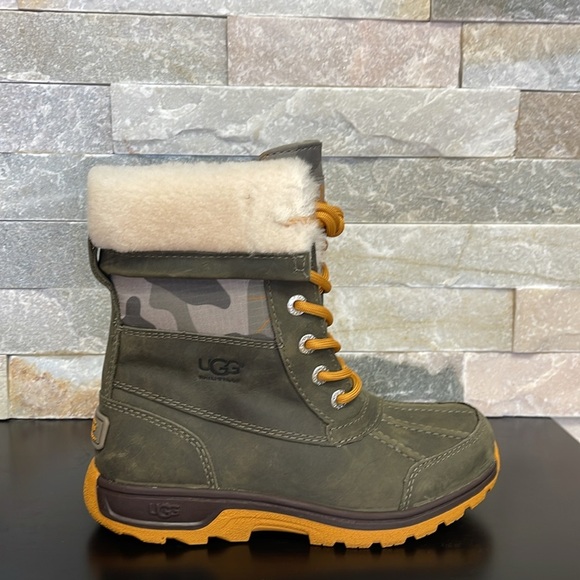 ✨Host Pick✨ UGG Kids Butte II CAMO Lace-Up Boot - Picture 8 of 12